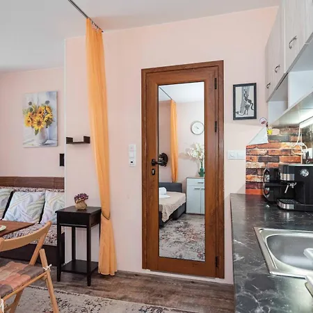 Apartament Lazur 4-6 *